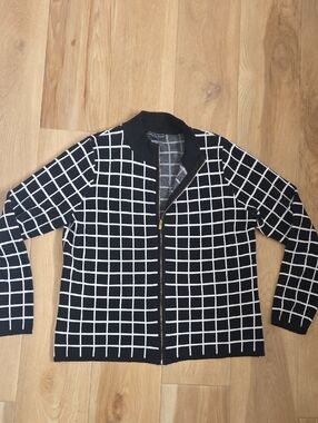 Modern Zip Up Sweater Size L